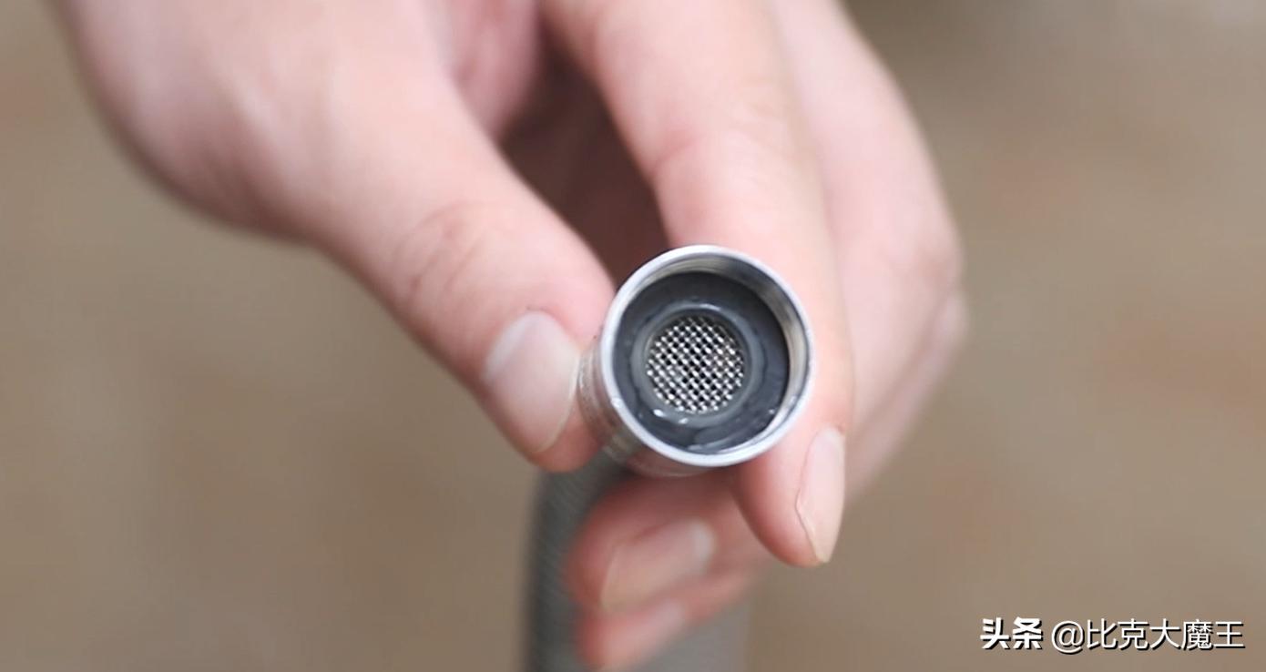 热水器花洒喷头关了还漏水怎么办,热水器花洒换新的还滴水怎么办