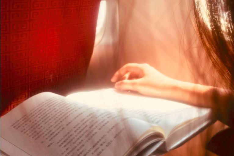 如果女孩子说不快乐要怎么做,不快乐的女生该怎么做