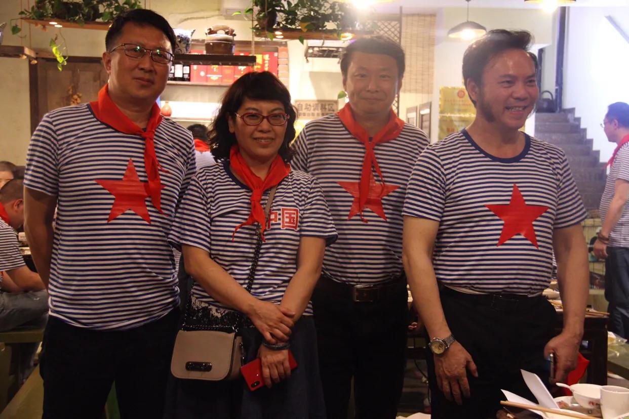 超龄儿童戴红领巾图片,戴红领巾的小朋友六一儿童节