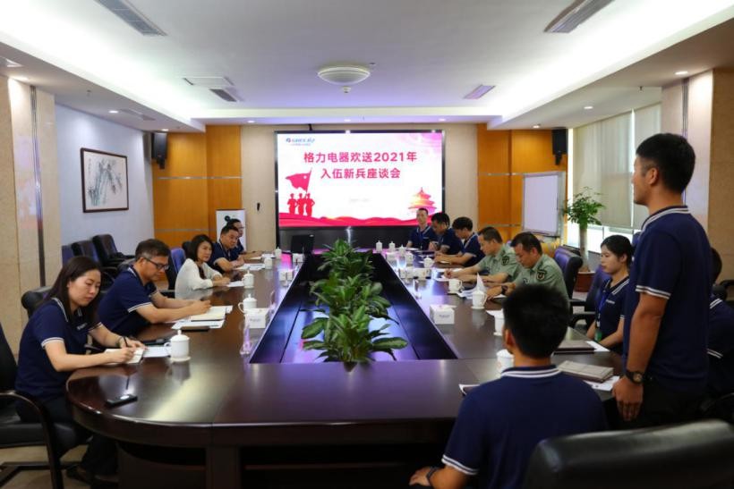 董明珠含泪送员工参军,董明珠送员工入伍