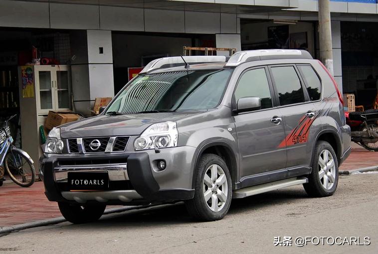 老日产奇骏2.0与新1.5,09老奇骏尾灯最上面的是什么灯