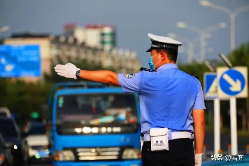 心疼!高温下,齐齐哈尔这群人的脸烤“焦”了