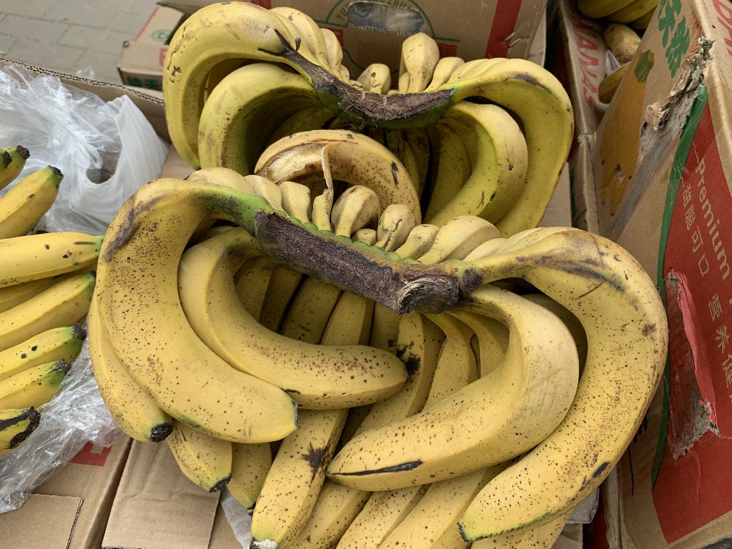 买香蕉时选直的还是弯的,买香蕉怎么挑弯