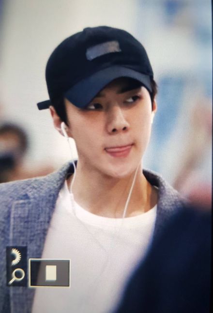 吴世勋台湾机场,吴世勋素颜被拍