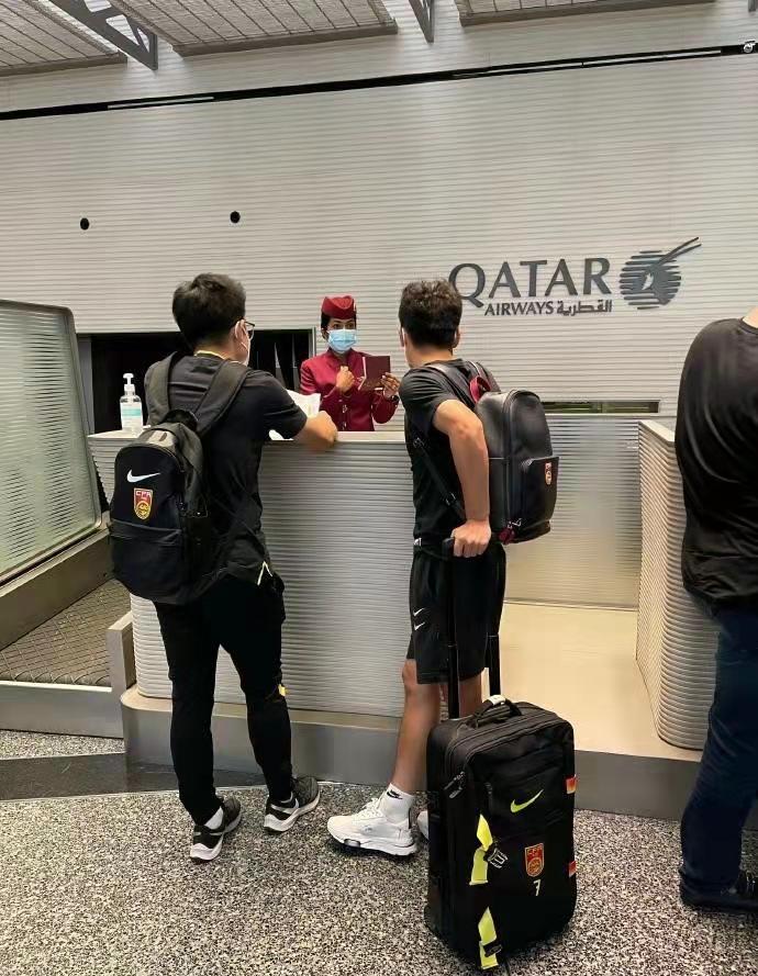 国足李铁赛后发言,国足主帅李铁亮相赞扬武磊