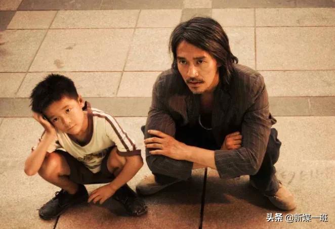 是非在己，毁誉由人，得失不论，不解释就是周星驰的态度