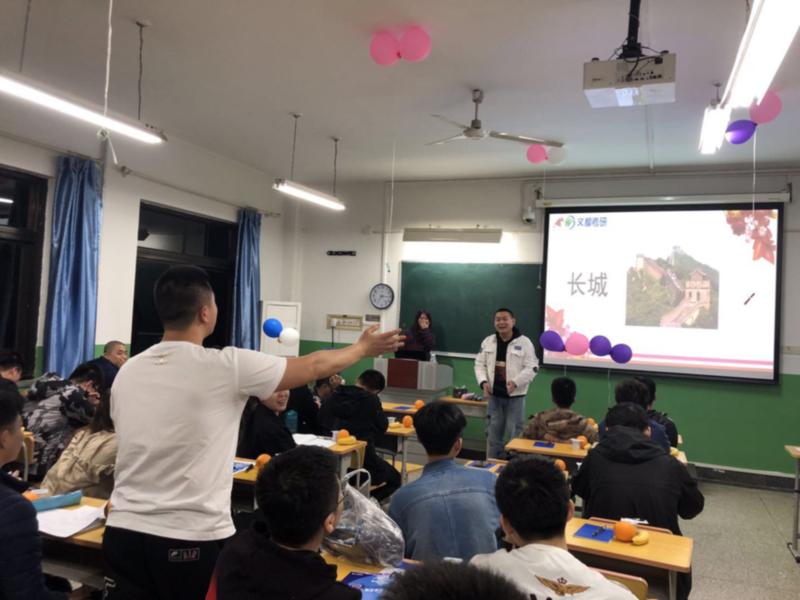 甯呭摜缇庡コ瀛﹂湼,缇庡コ甯呭摜瀛﹂湼