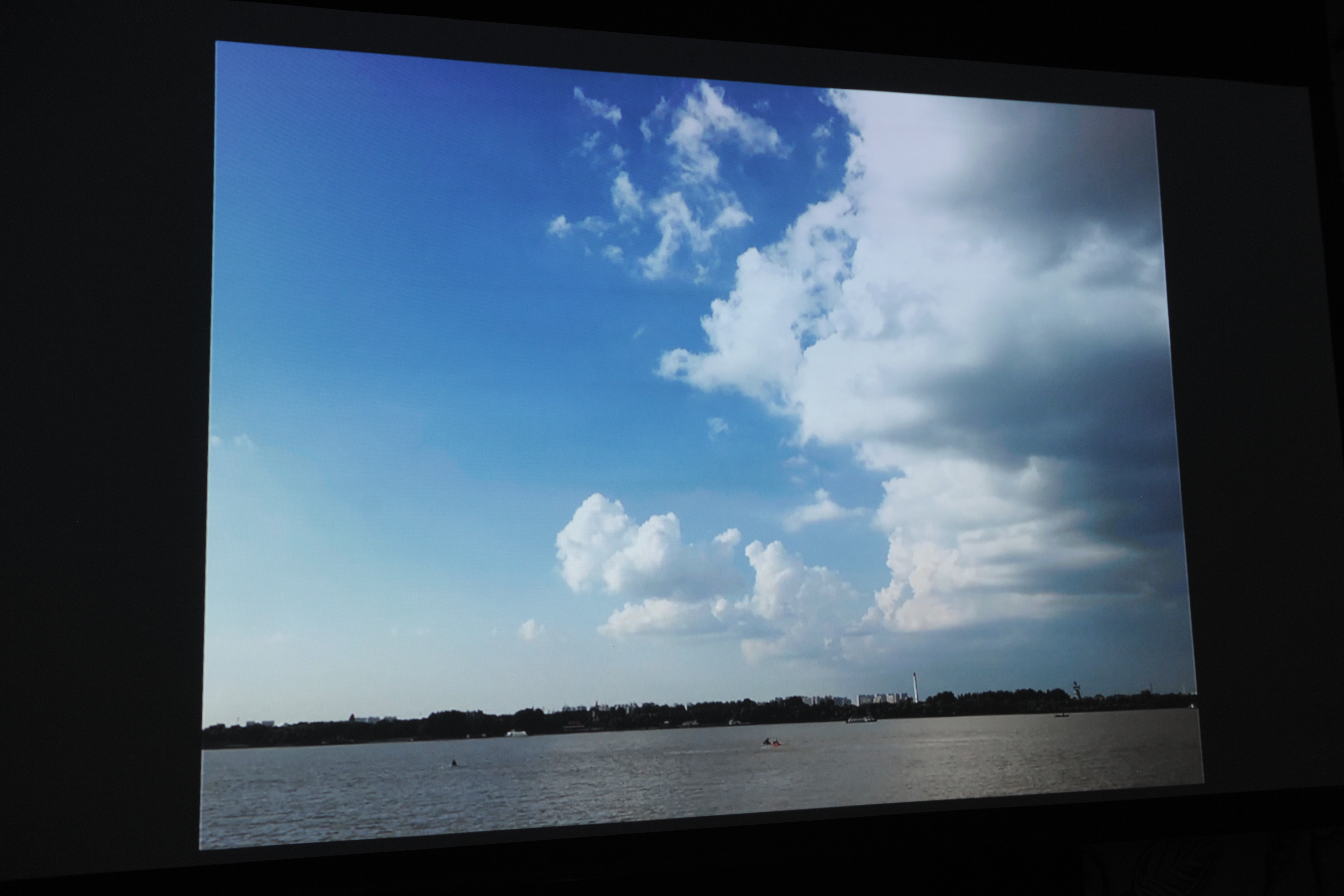 家庭投影机选什么样的幕布,家庭投影仪不要幕布