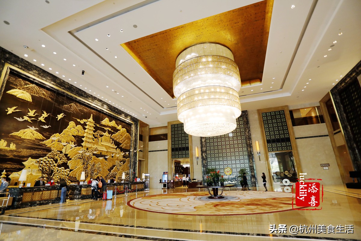 镇江美食三茅宫地锅鸡,镇江美食推荐锅盖面