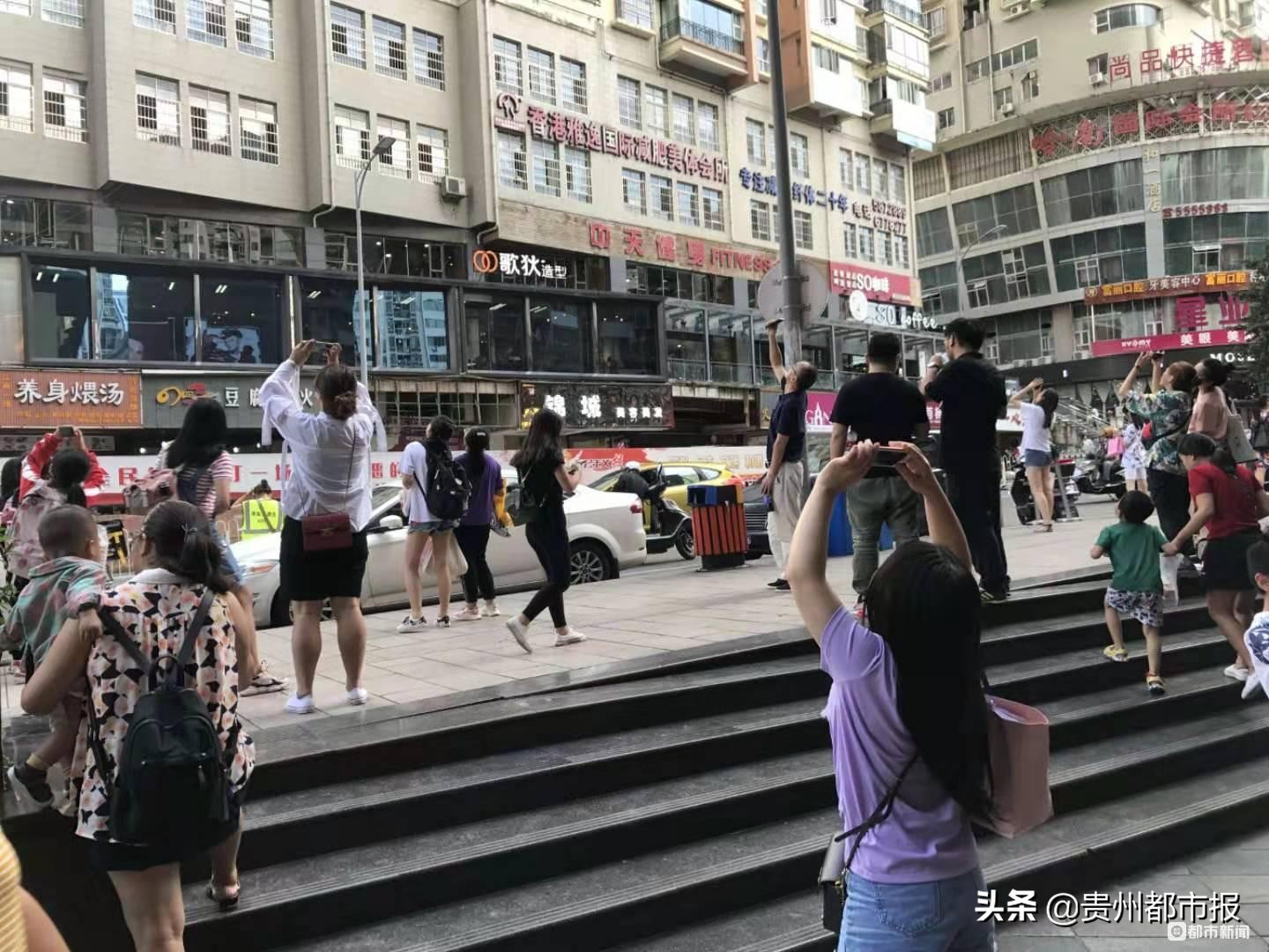 悟空踏着七彩祥云来了,贵阳上空出现七彩祥云