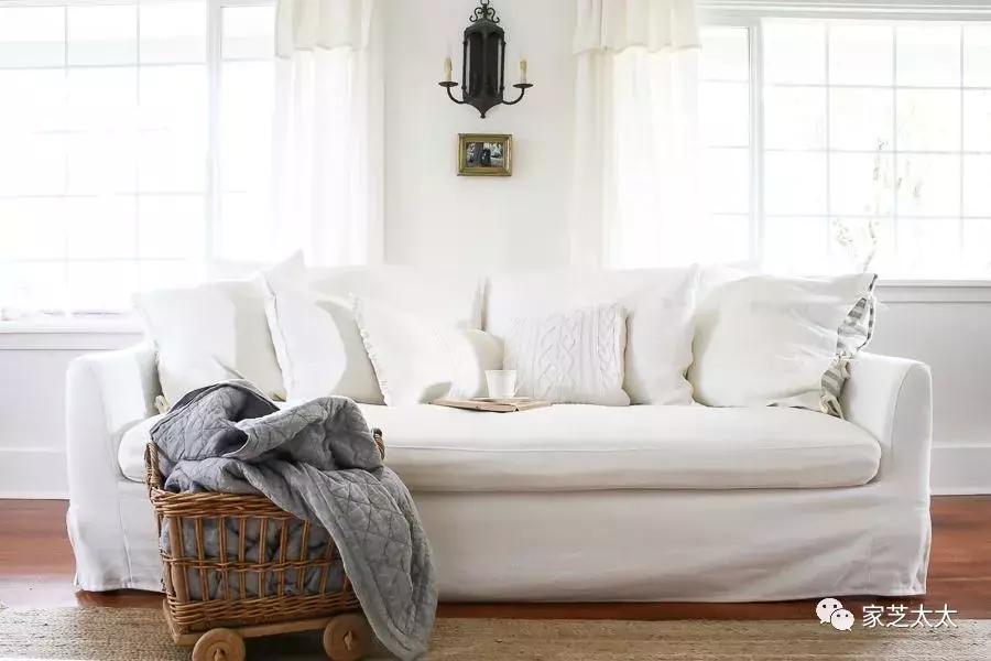 我和有钱人之间，就差一张白沙发了