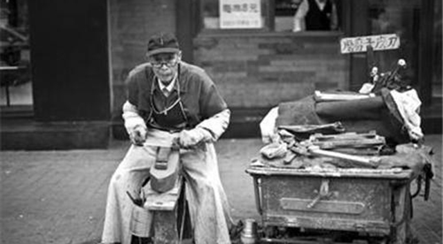 中国第一刀王耍菜刀,手工锻打菜刀福建刀王