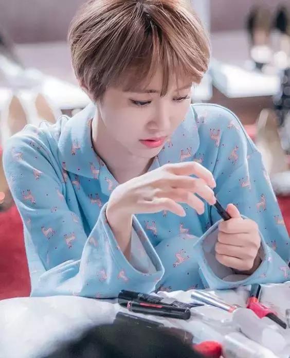 这届中国女人为了变美，开始重新学起生物和化学了，成分*党**是如何影响护肤品新品上市和营销方向的？