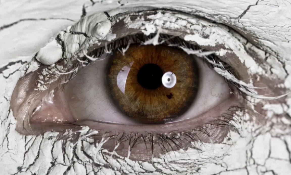 眼睛前面有黑点怎么回事,为什么眼睛前面总觉得有黑点晃动