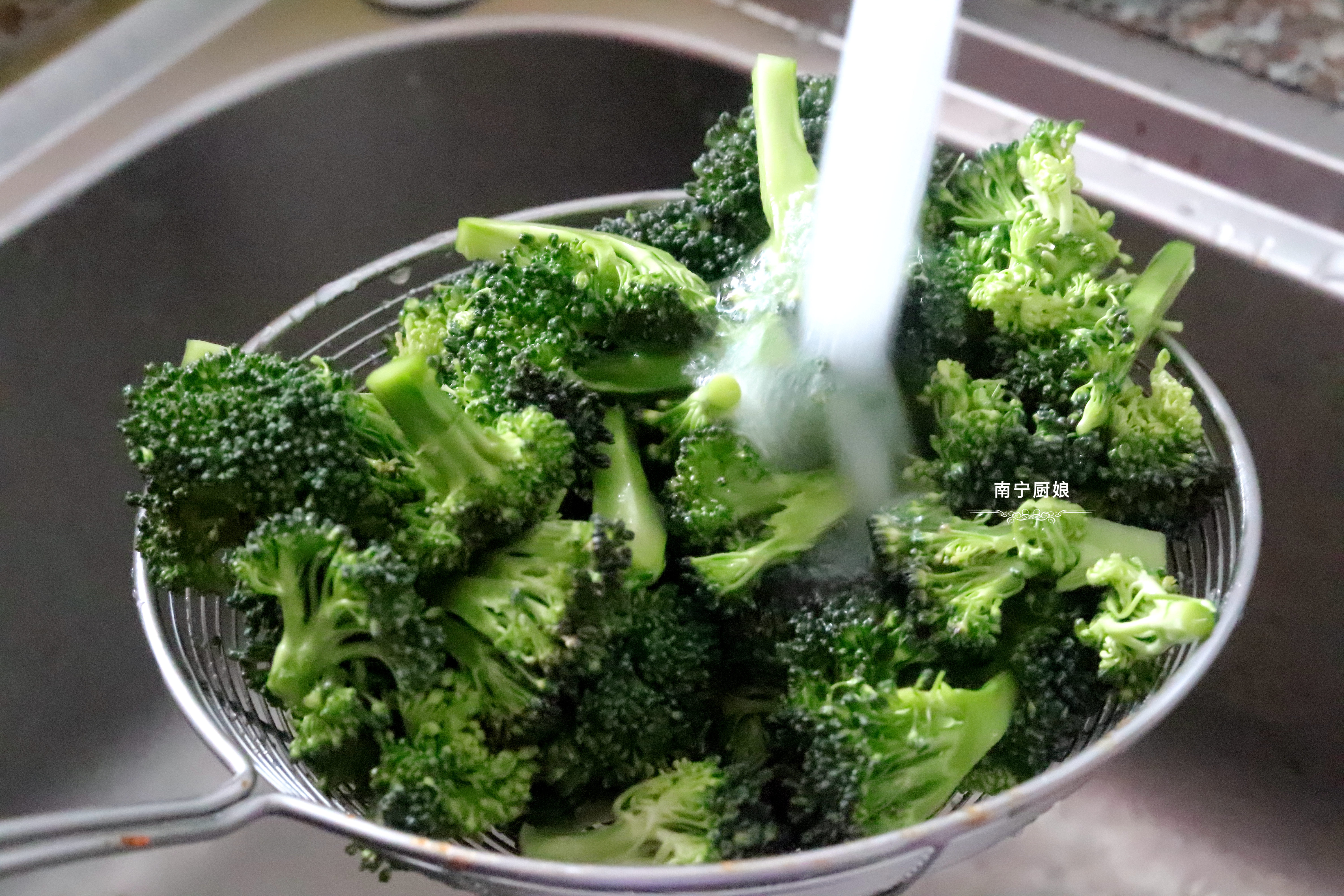 怎么清洗西兰花能去除农药和虫卵,西兰花怎么去除残留农药及虫子