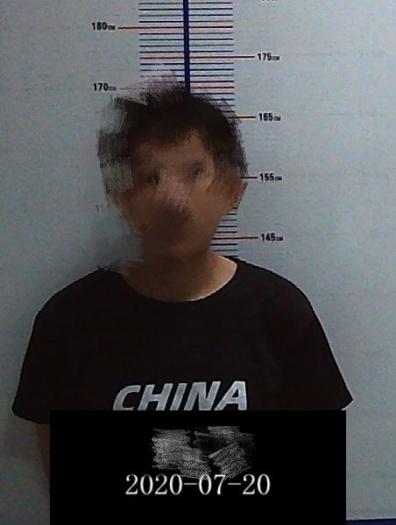 路怒症男子拦停对方就打,路怒症男子拦车骂人事件