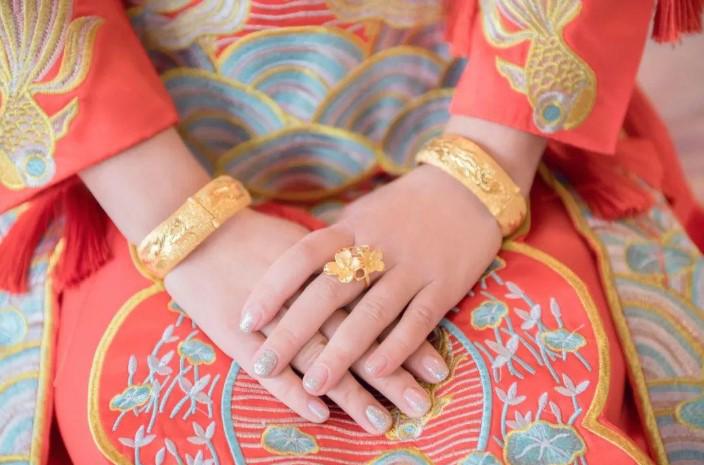 女性黄金手镯多少克合适,黄金手镯选多少克的比较合适