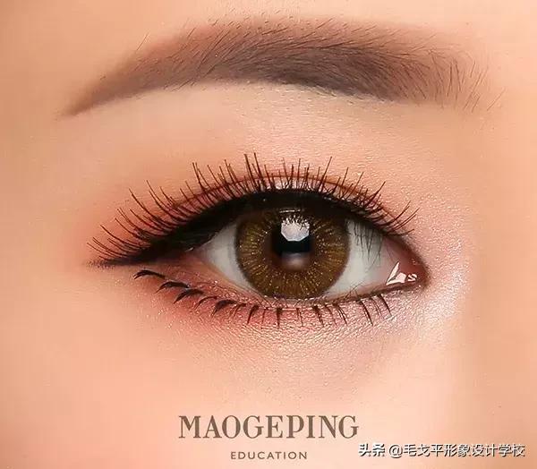如何画眼妆显得眼睛又圆又大,眼妆怎么画显得眼睛大视频
