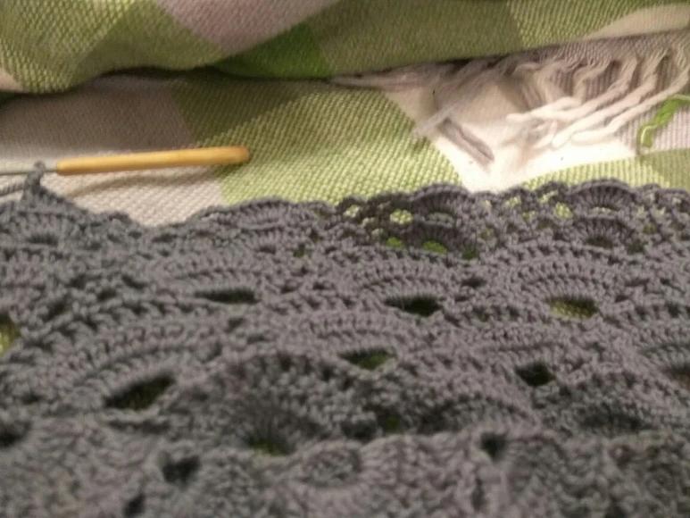 粉红色三角围巾钩织视频教程全集,羊绒线三角披肩围巾的各种织法