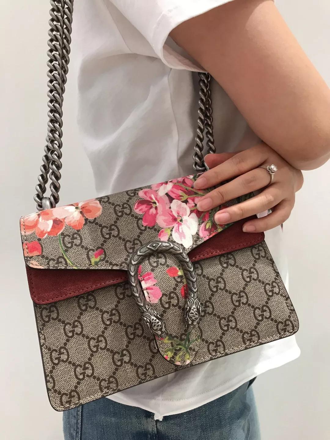 娜扎穿衣搭包包,30多个包包