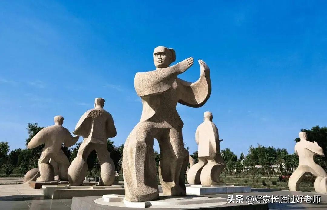 中国大学生为了太极拳考试，已经走火入魔了