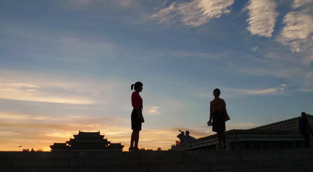 朝鲜女性穿着保守吗,现在的朝鲜女性什么样子