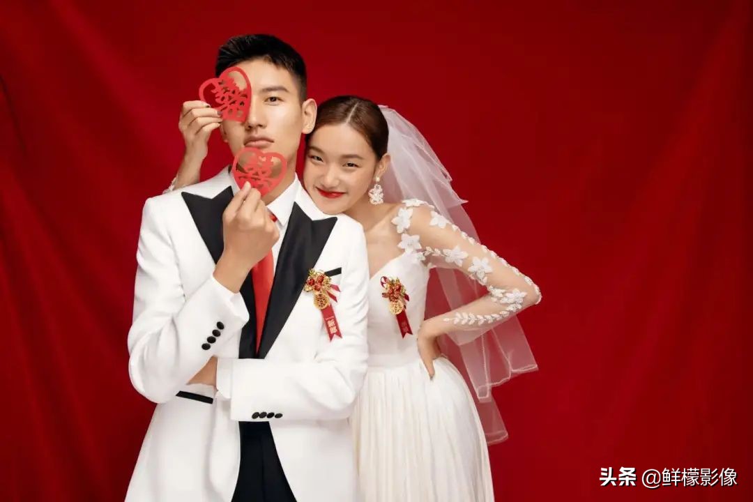 一步步教你如何拍出完美结婚照,拍结婚证件照穿什么衣服上镜