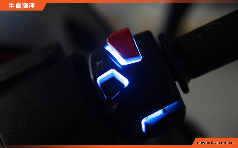 油箱17升续航可达400公里,最佳国产踏板摩旅车