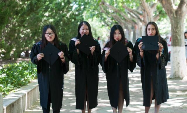 大专毕业证是不是在社会上一点用都没有？这些回答很现实！