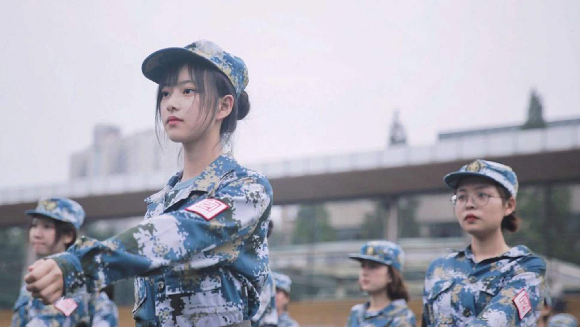 学生军训裤,从军训服到学士服