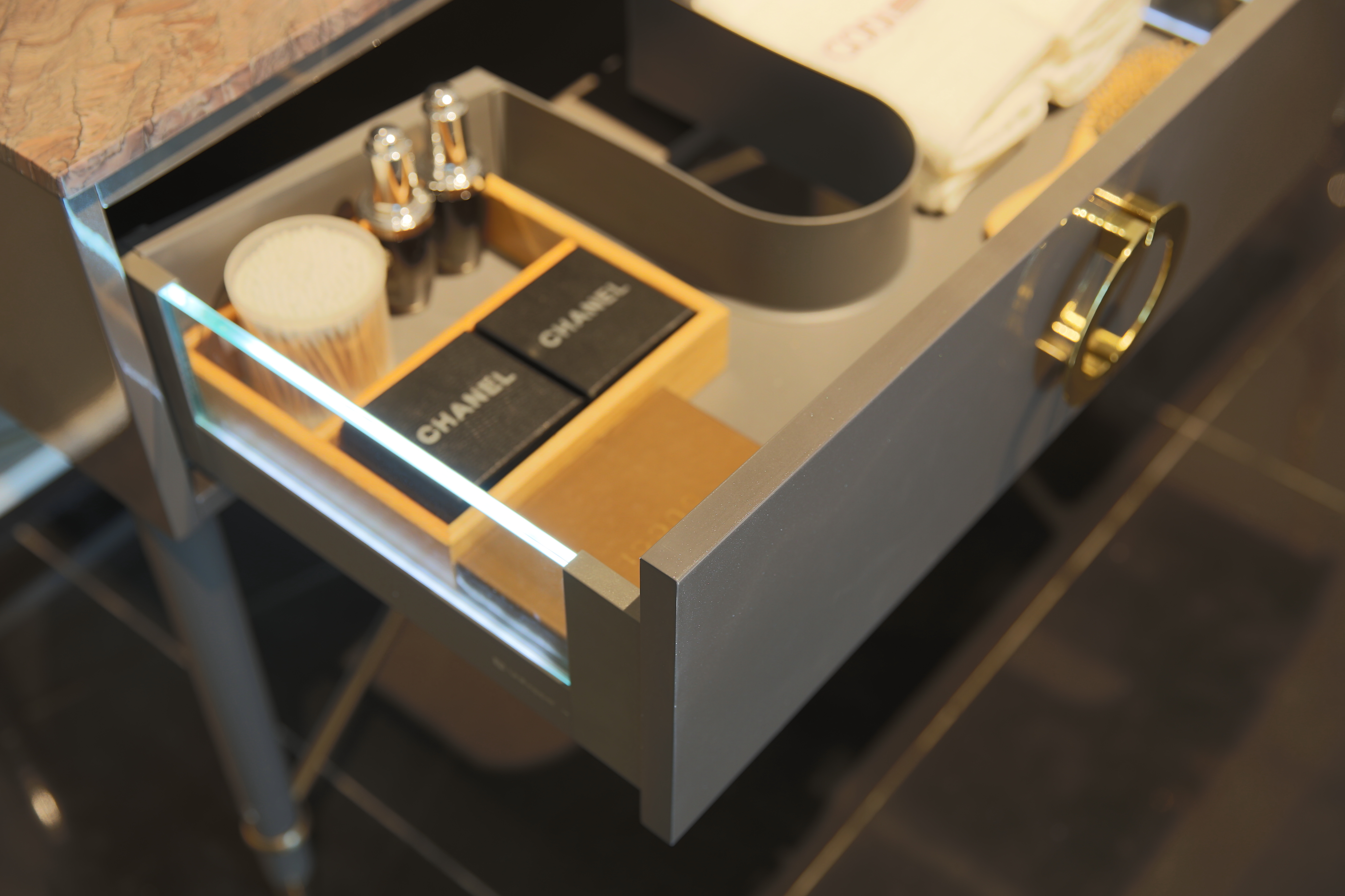 苍穹之下为信仰而出发举手投足见贵族的优雅