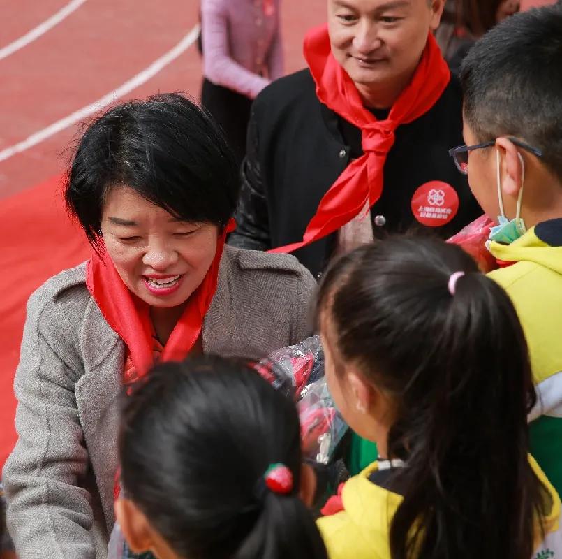 崇和育美,爱满康定|康定市巨海赖俊臻希望小学成功剪彩