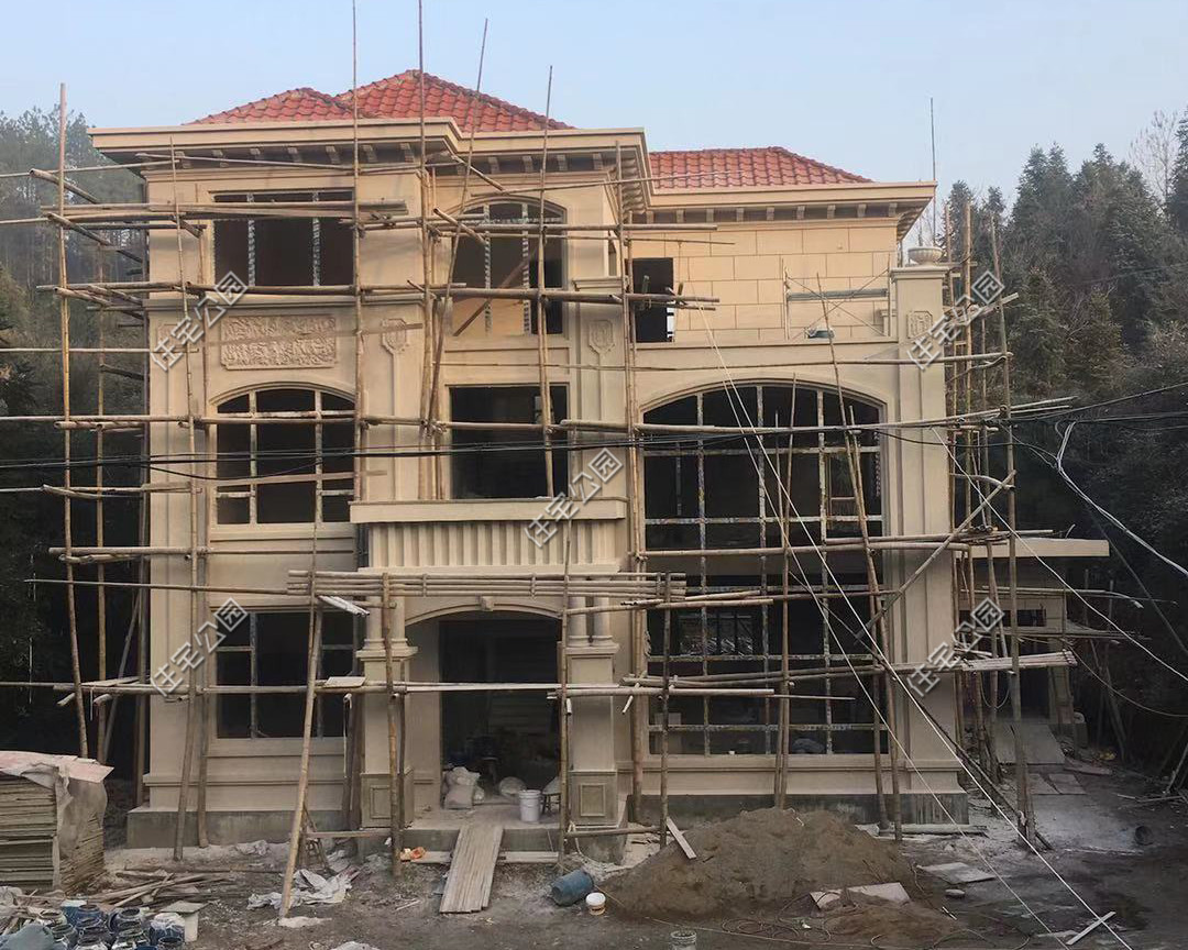 这栋农村别墅到底盖得有多好？光基础就花30吨水泥，惊艳十里八乡