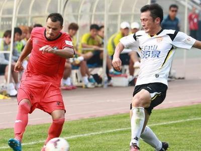 他本来被多支球队抛弃，辗转多支次级球队之后，居然加入了中超！