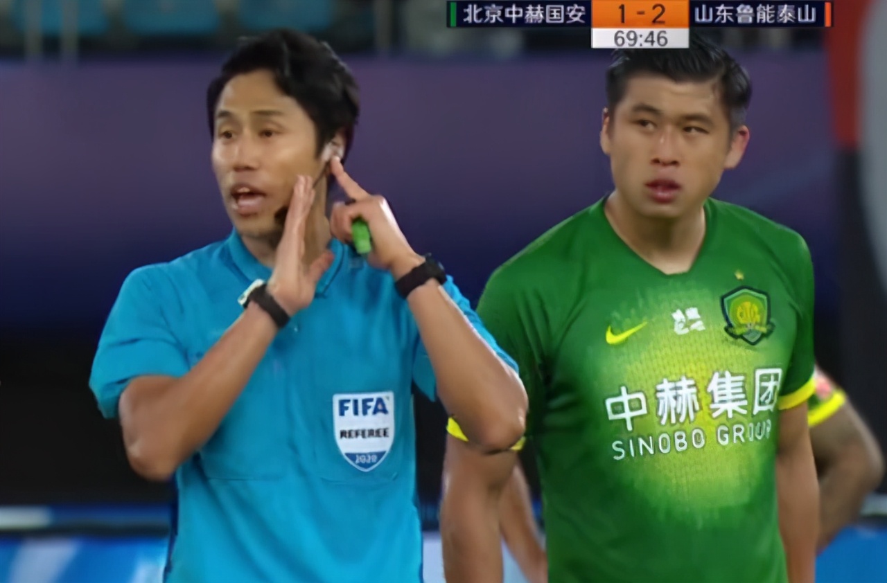 被“架空”的韩国主裁判？被惹怒的中超老好人？看看外面的世界吧