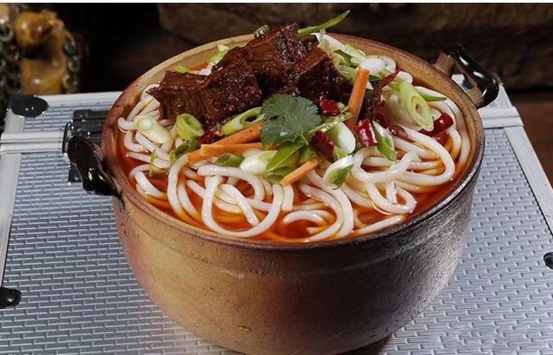 小本生意餐饮加盟店,小吃店加盟小锅米线最火爆的项目