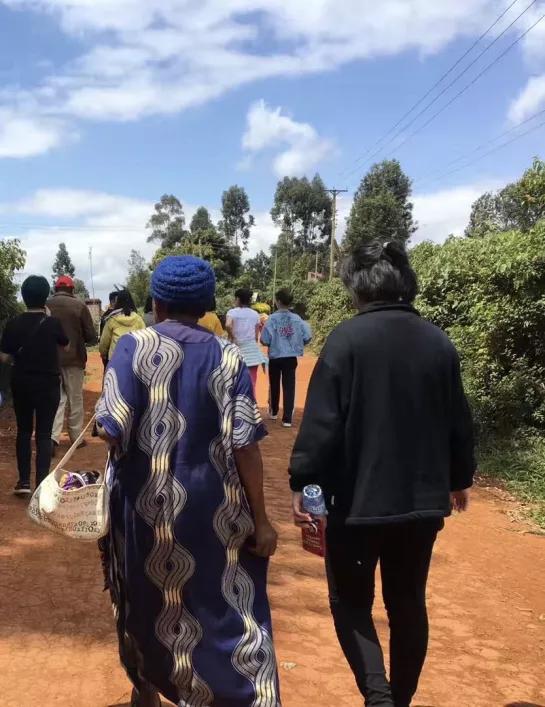 从贵州深山到肯尼亚边境，这个17岁女孩在寻找改变世界的方式