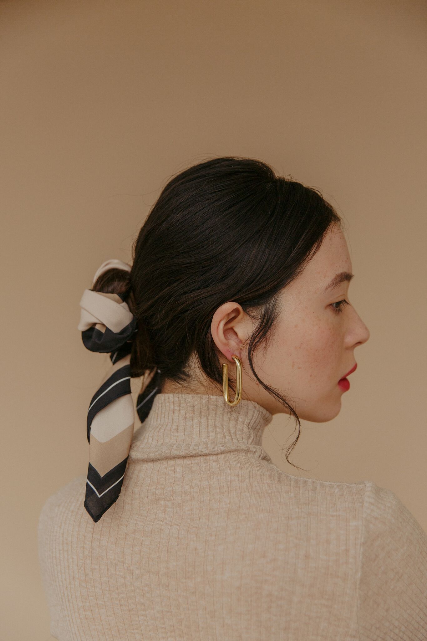 一条丝巾有多种搭配方法,丝巾的十种搭法