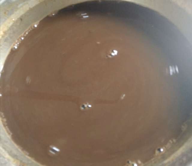 炎炎夏日来一碗冰冻黑凉粉,夏天黑凉粉的做法