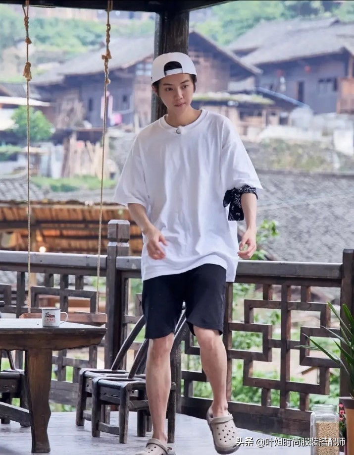 丝巾新花样美出高级感丝巾搭配,怎样选最好质量的丝巾好看又洋气