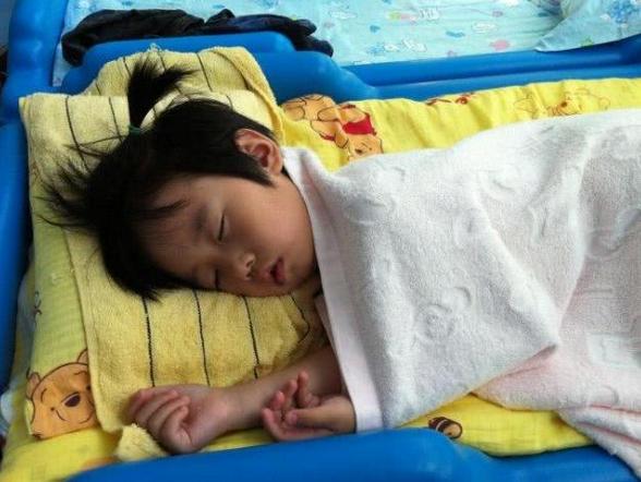 四岁孩子明明午睡了却说没有午睡,女儿没睡午觉