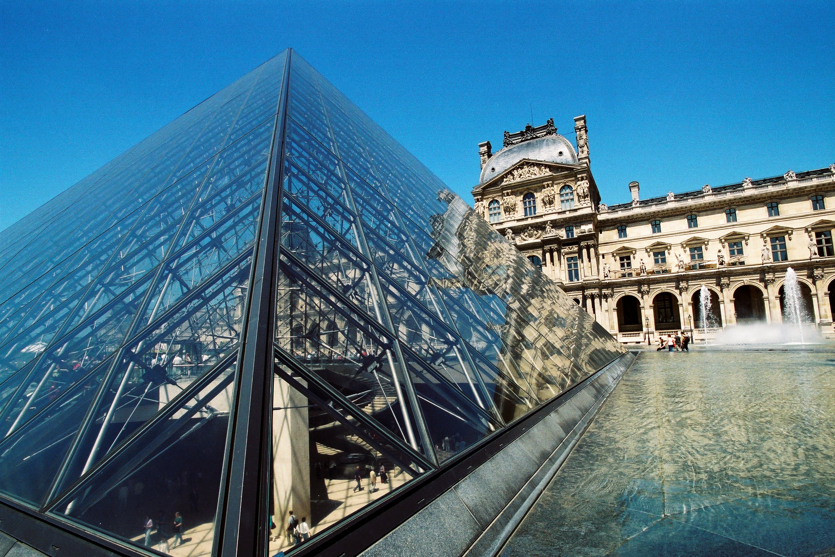 走进世界最大博物馆卢浮宫,世界四大博物馆之卢浮宫