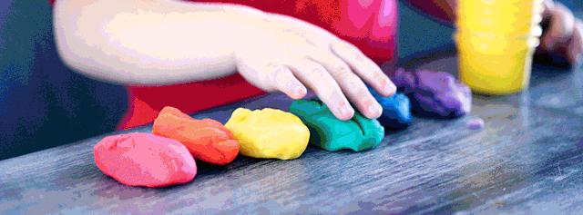 是谁的小眼睛，还在看手机？10个旅途游戏专治坐不住的熊娃