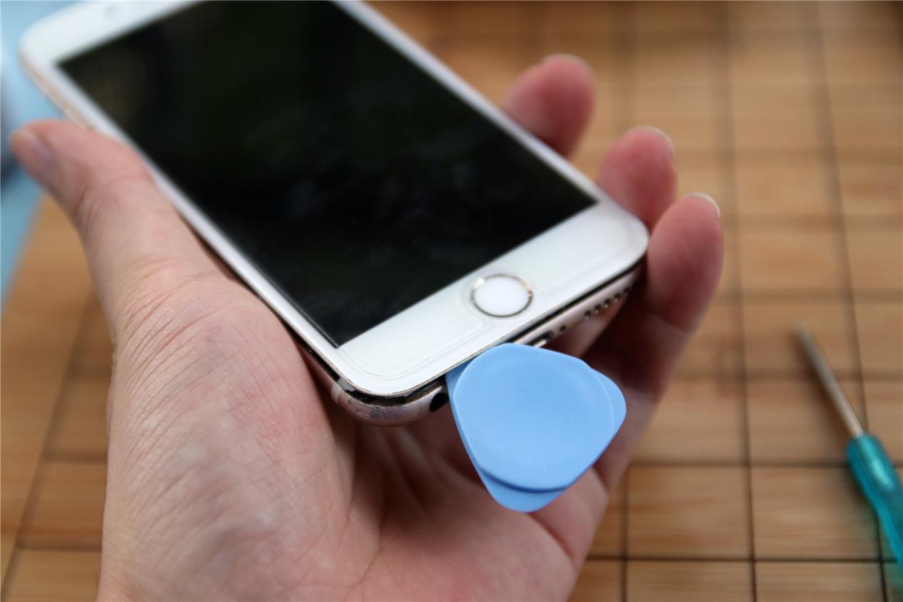 三分钟更换iPhone6虚标电池，老手机又焕发青春了