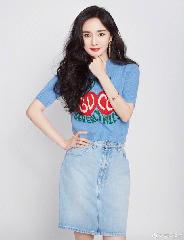 杨幂在李佳琦直播间量腿围,杨幂出现李佳琦直播间