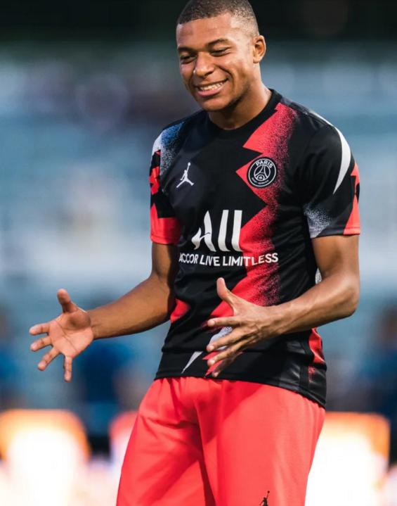 那些让人难以忍受的热身服，皇马曼城尤文的另类审美你能接得住吗