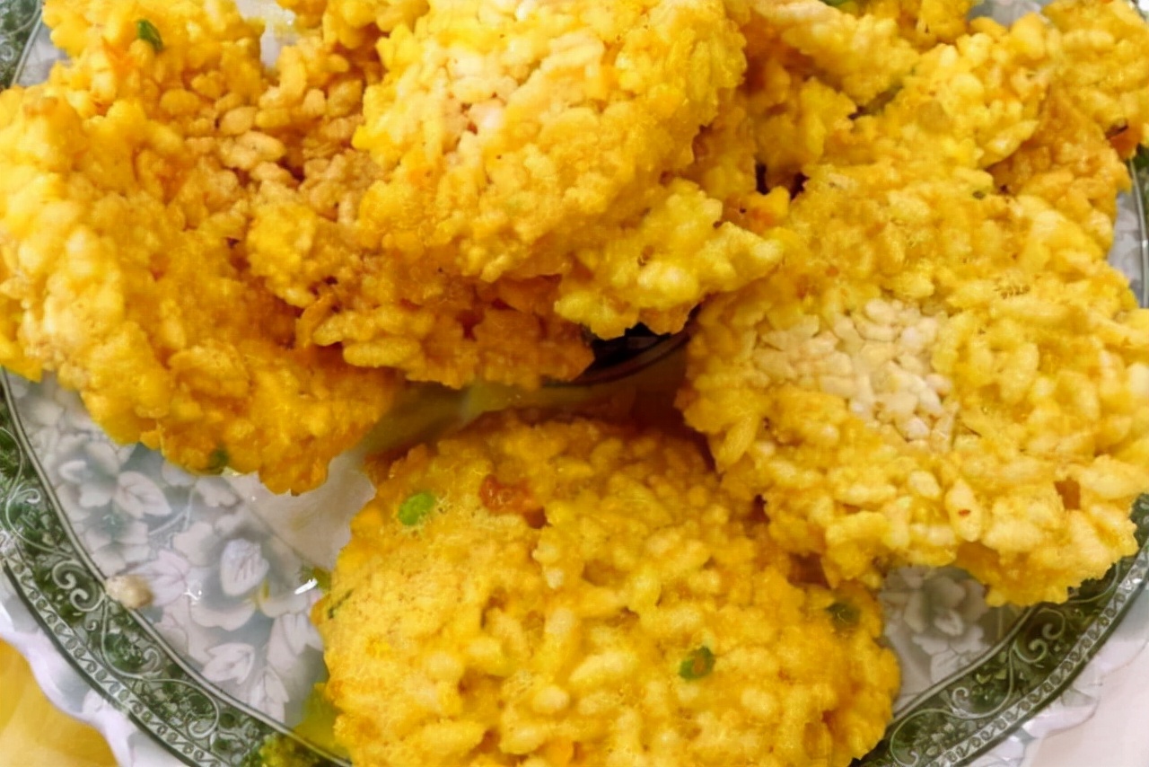 河南小伙自创火爆小吃，24种秘制配料，一天200斤收入4000多元