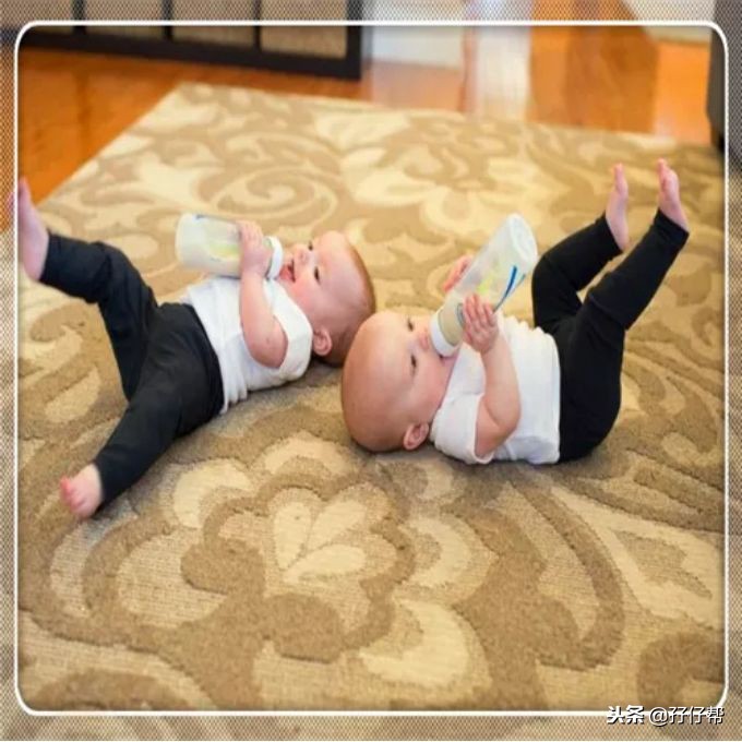 双胞胎可以用一个奶嘴奶瓶吗,双胞胎宝宝能共用一个奶瓶奶嘴吗