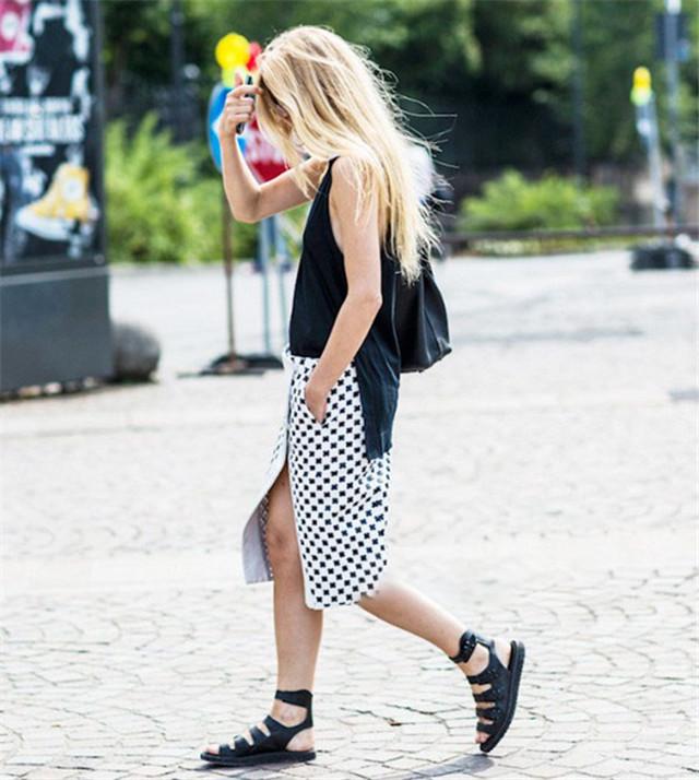 脱掉你的老爹鞋吧，今年流行的是“吊兰鞋”，高雅不过时明星都爱