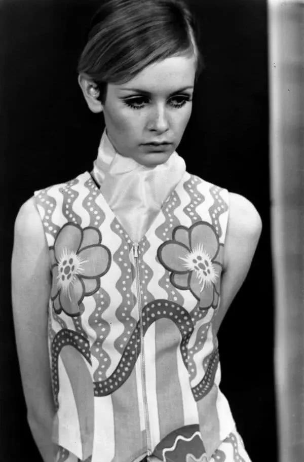 体重41kg的她，*翻推**了梦露性感丰腴的审美革命，成划时代流行符号